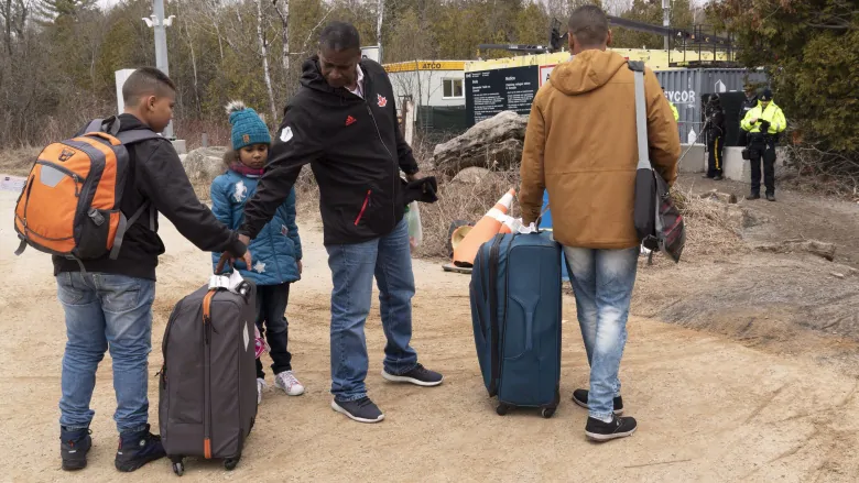 How asylum seekers and resettled refugees come to Canada